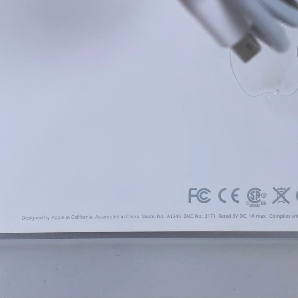 Apple Wired Mac Standard USB Keyboard with Numeric Keypad A1243 Tested and Works